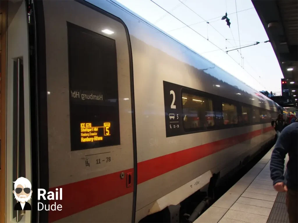 Deutsche Bahn ICE tren la stația Hanovra.
